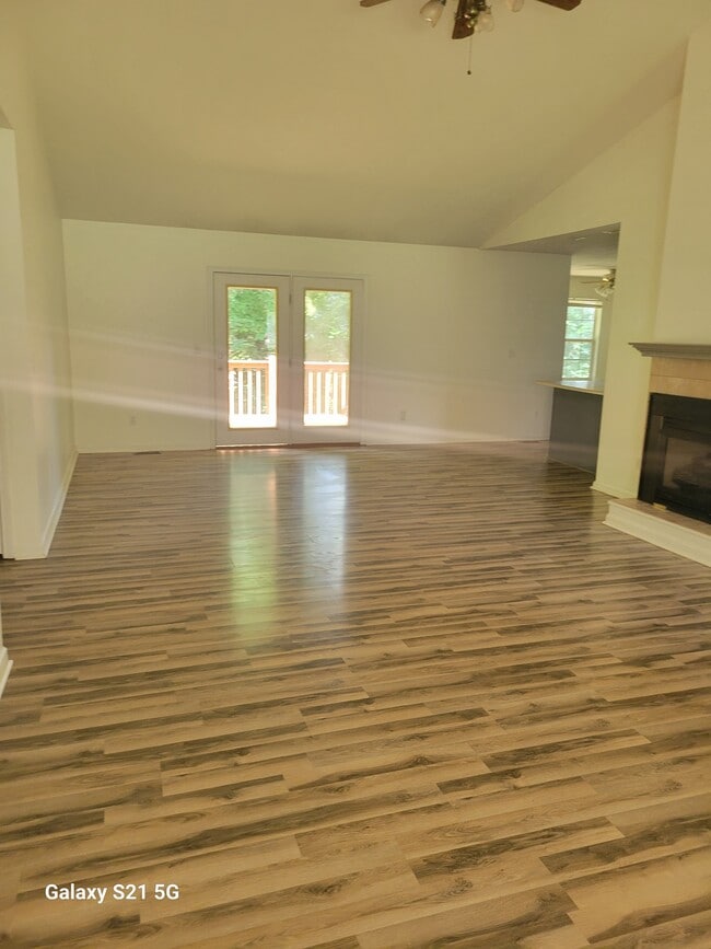 Building Photo - 739 Mockingbird Dr