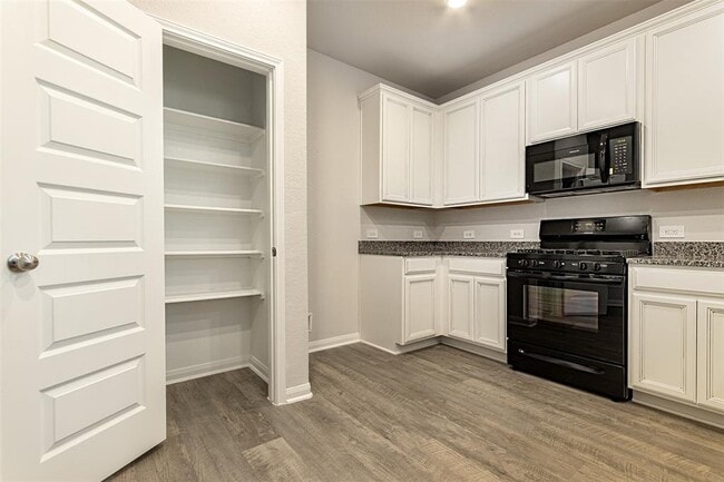 Building Photo - 14717 Pinion Ct