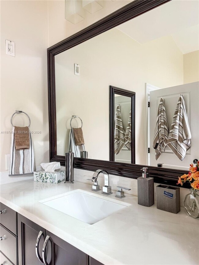 Building Photo - 400 Alexandra Cir