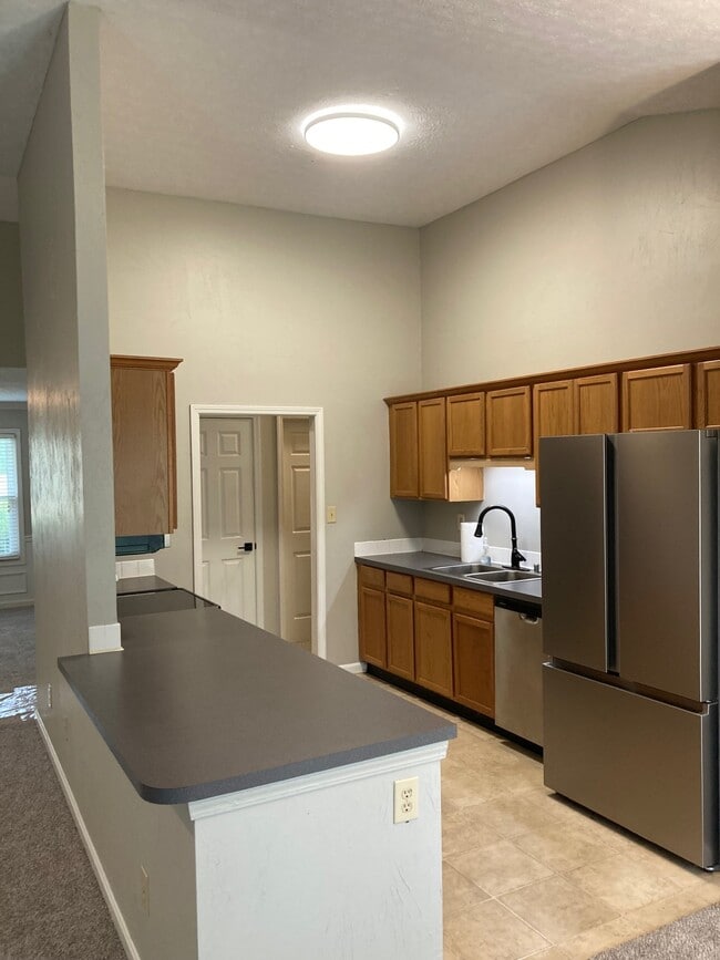 Building Photo - 5711 Waveland Cir