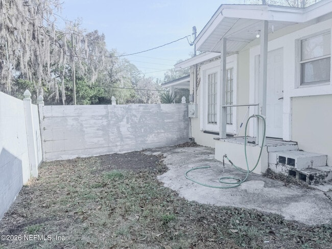 Building Photo - 10728 Old Kings Rd