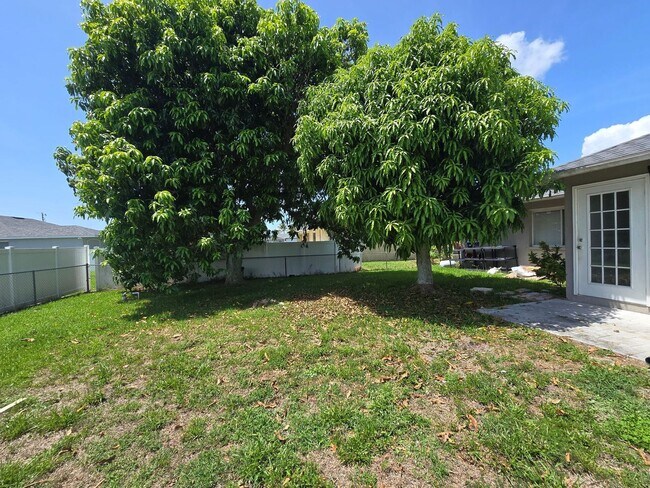 Building Photo - 3 Bedroom W/ Den + Office Space + 2 Car Garage and Fenced in Yard - Annual Rental