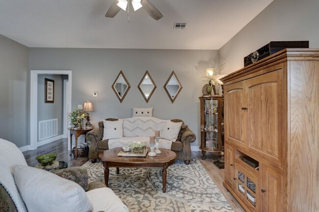 Building Photo - UNIT AVAILABLE 6/10/24 ! ! 2-BEDROOM 2-BATH DUPLEXES LOCATED IN NEOSHO!