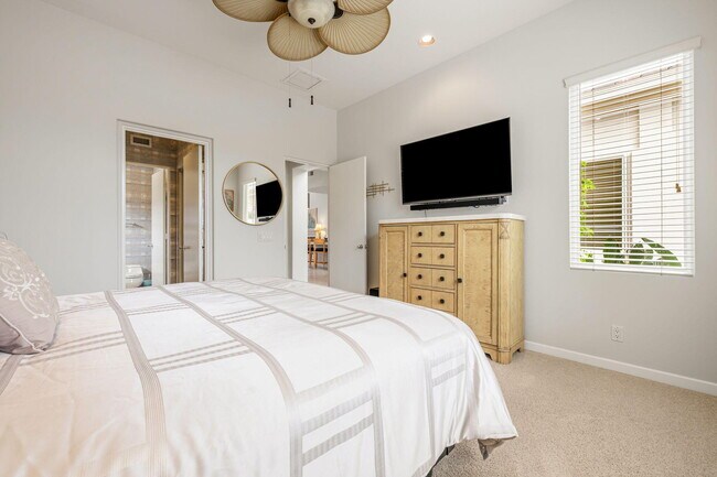 Building Photo - 727 Arrowhead Dr