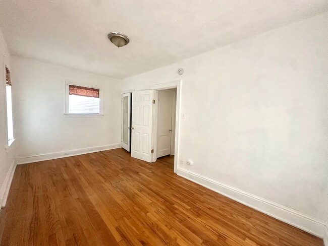 Building Photo - 3865 Alberta St