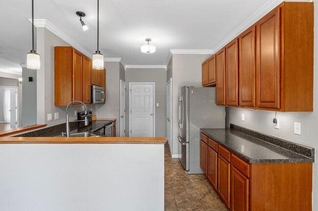 Building Photo - Beautiful 3-Bed, 3-Bath Home in Excellent ...