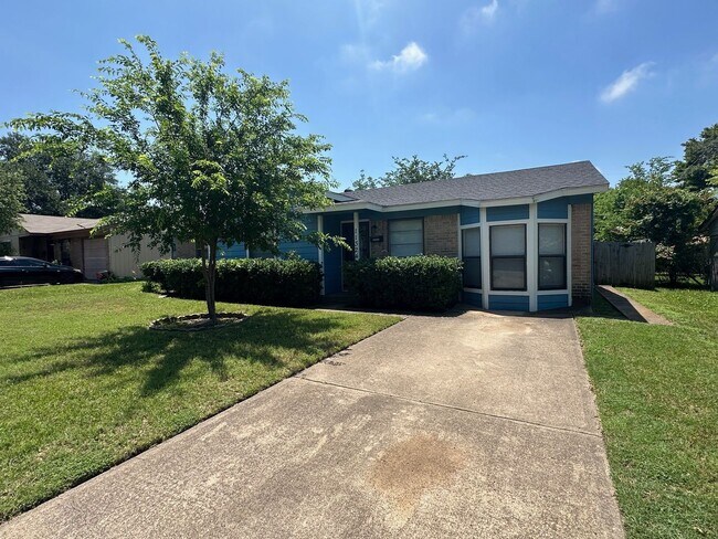 Primary Photo - Freshly updated and Move in ready!