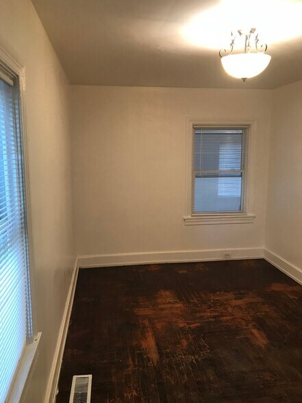 Building Photo - 1102 E Elm St