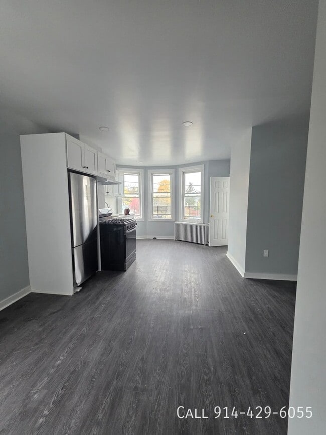 Building Photo - 132 Willow St