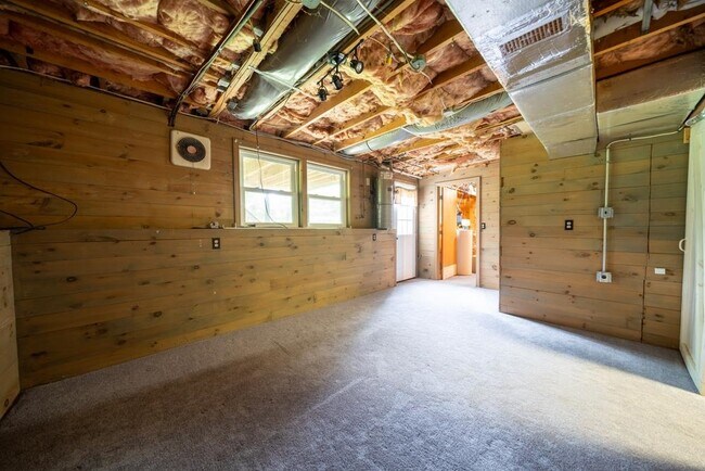 Building Photo - 246 Winding Pond Rd