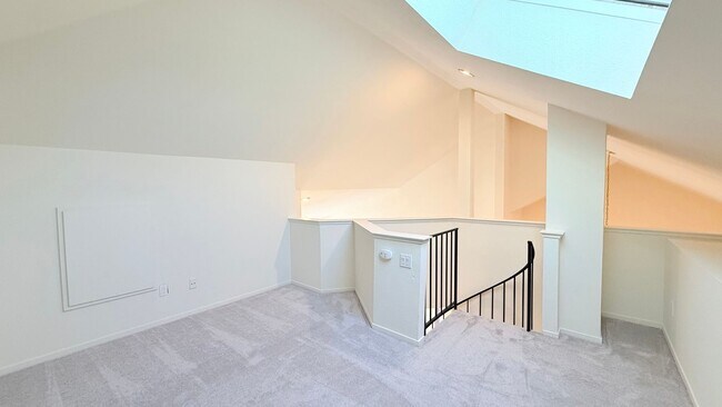 Building Photo - Charming 2BD/2BA + Loft, Upper Unit Condo in Alamo- Available NOW!
