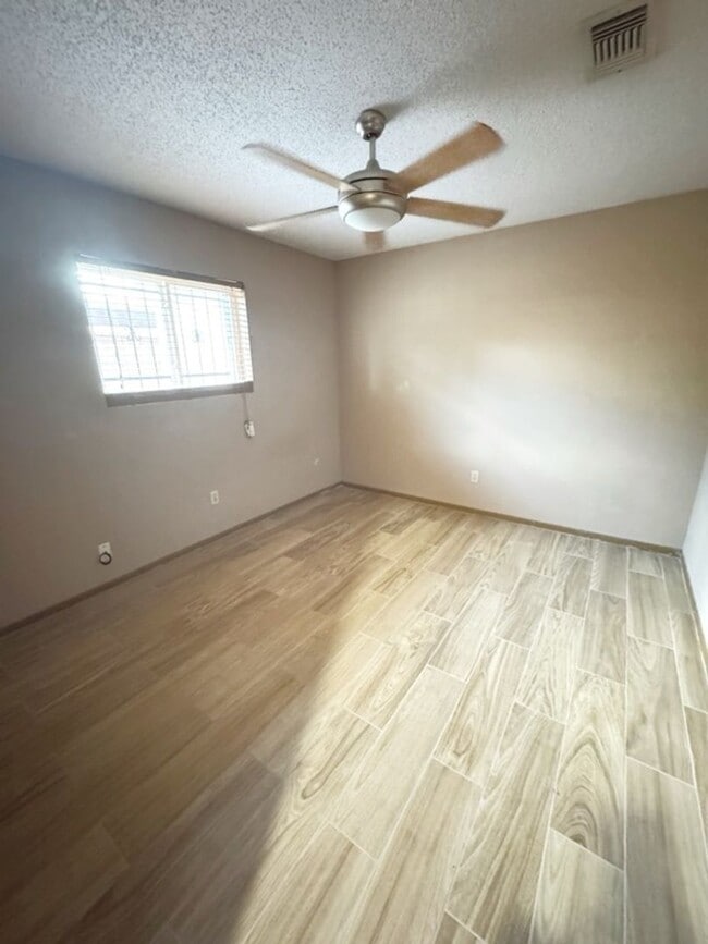 Building Photo - 6235 Bedford Dr