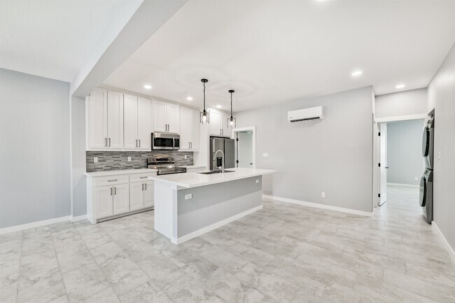 Building Photo - 4323 Ursuline St