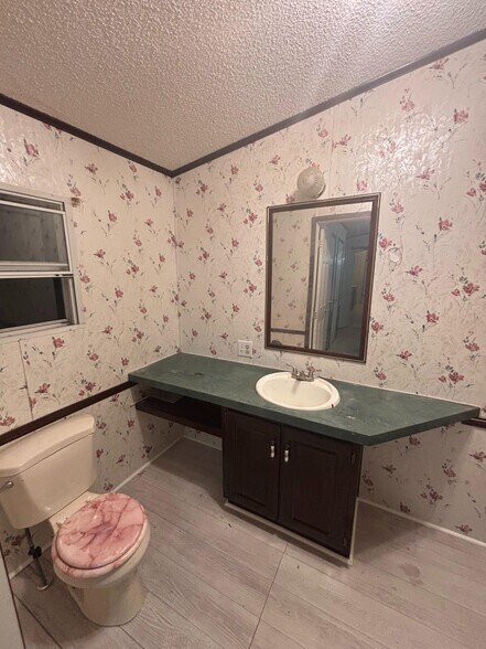 Building Photo - 706 Greywood Ln