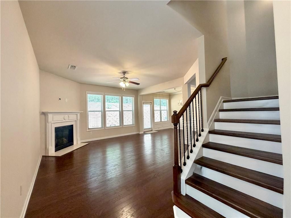 Building Photo - 6215 Crested Moss Dr