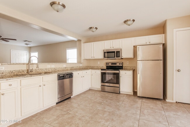 Building Photo - 22542 W Cocopah St