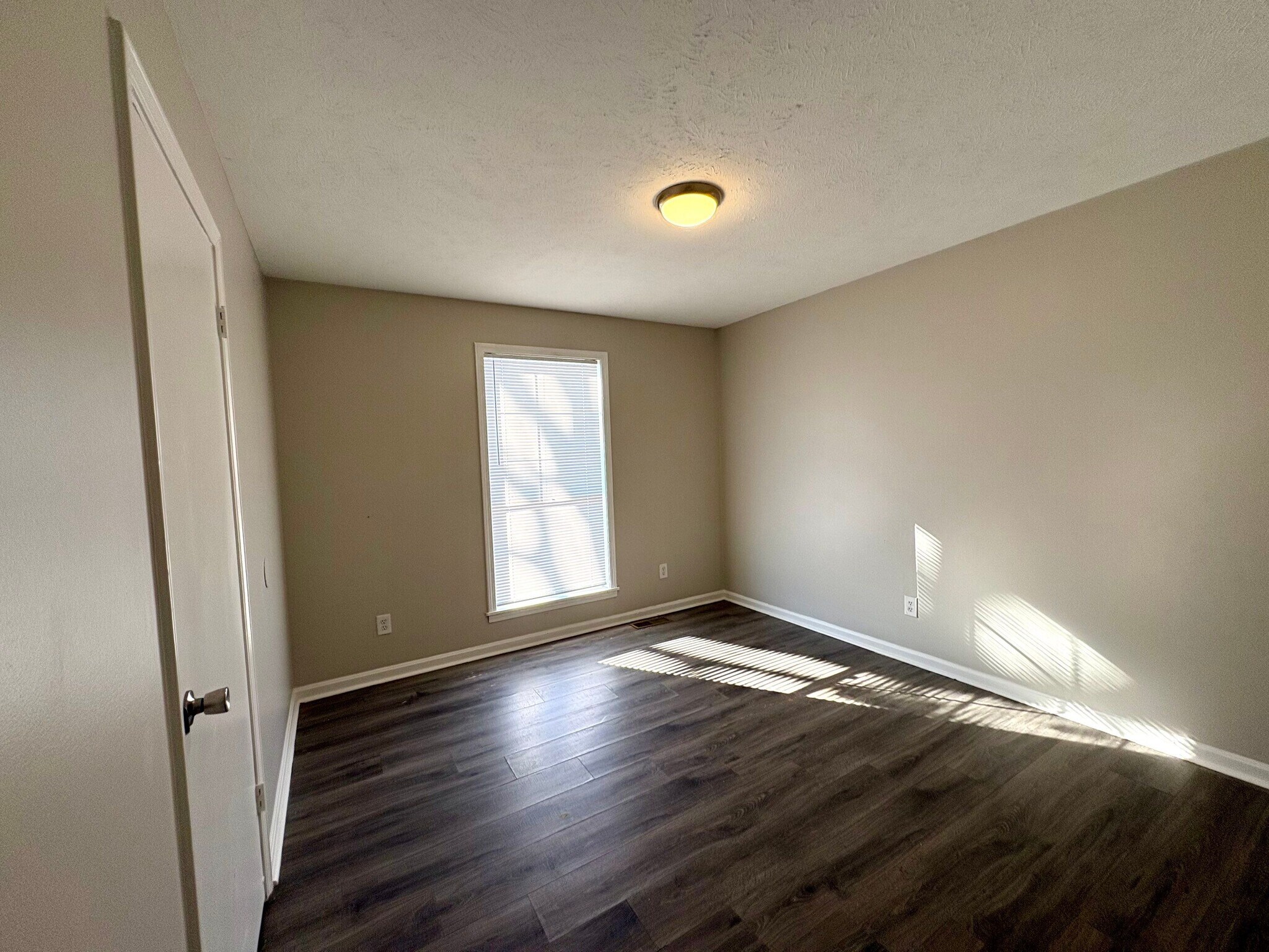 Building Photo - 84 Hickory Hills Dr