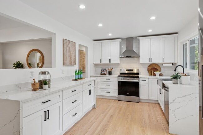 Building Photo - Updated Woodland Estates Home