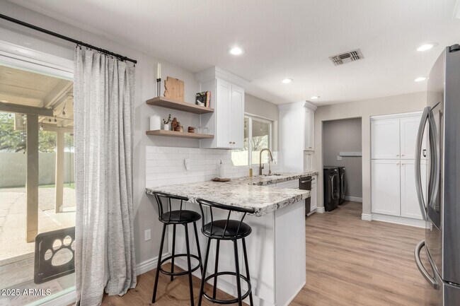 Building Photo - 3503 E Campo Bello Dr