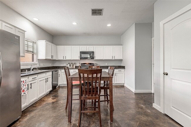 Building Photo - 3122 Molly Dr