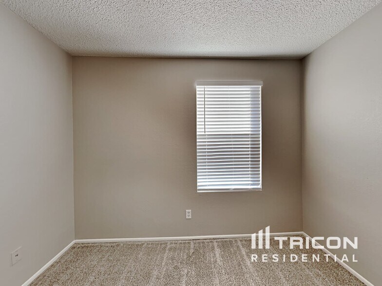 Building Photo - 4832 N 87th Ln