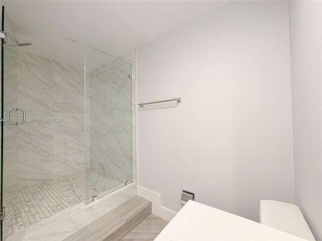 Building Photo - 4925 Collins Ave