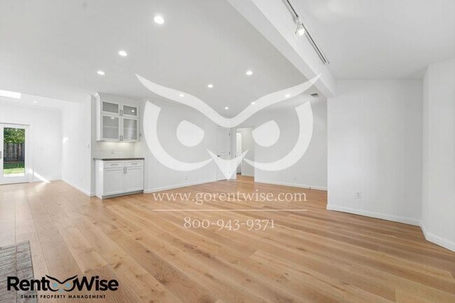 Building Photo - Short term lease only