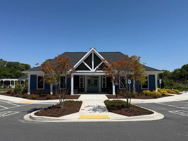 Building Photo - 1670 Lake Placid Dr