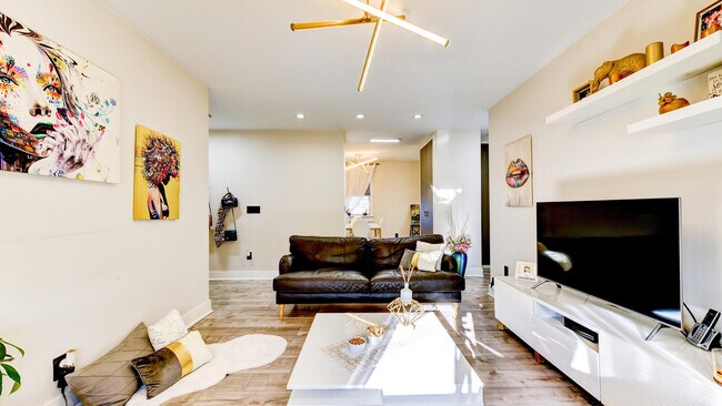 Building Photo - 1504 W Terrace Cir