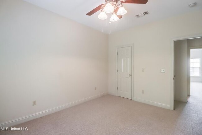 Building Photo - 908 Jefferson Dr