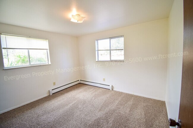 Building Photo - 2813 Sumac St