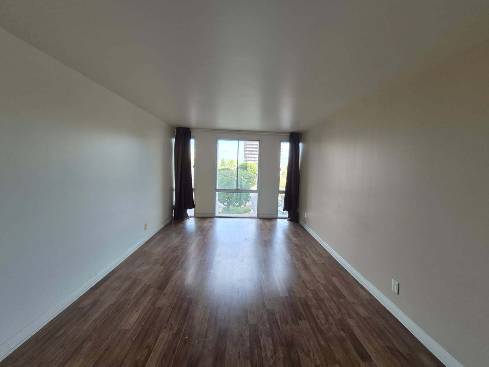 Building Photo - 800 W 1st St