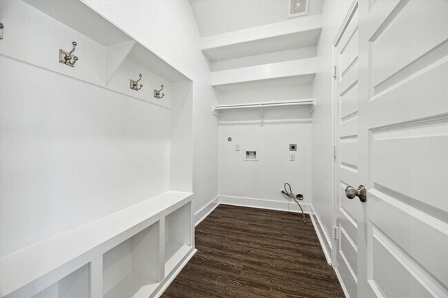 Building Photo - 5041 Mallow St
