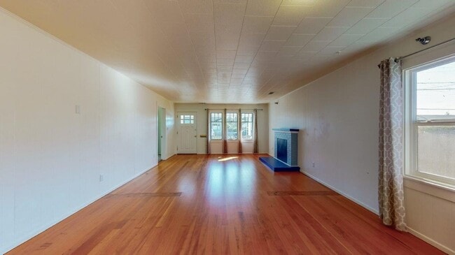 Building Photo - 293 G St