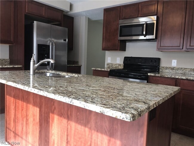 Building Photo - 1925 E 86th St