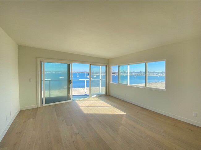 Building Photo - Live at the Bay All Year Round! SPACIOUS 3...