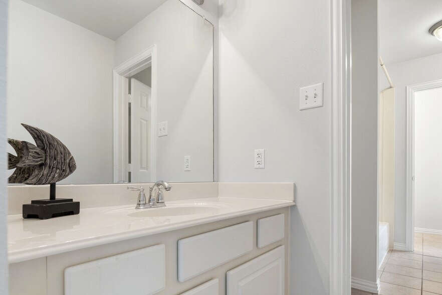 Private sink and Bathroom 3 - 135 Springtree St