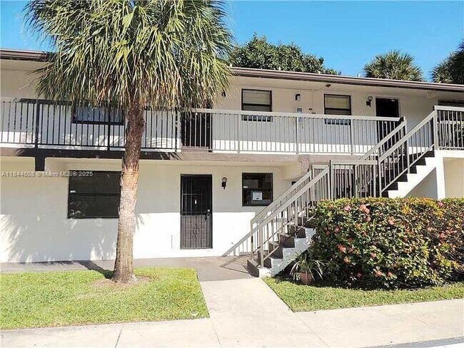 Primary Photo - 6010 Shaker Wood Cir