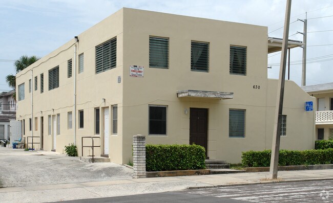 Primary Photo - 630 Datura St
