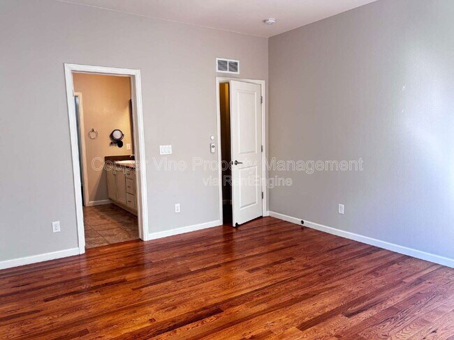 Building Photo - 900 Treece St