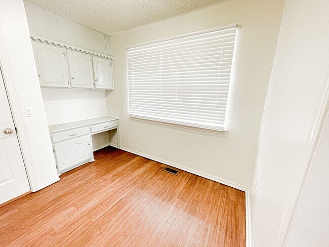 Building Photo - 3 Bed 1.5 Bath - Moore