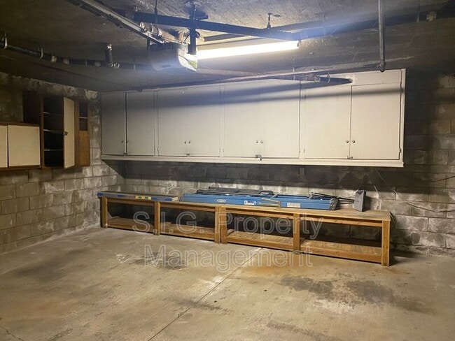 Building Photo - 522 E Maple St