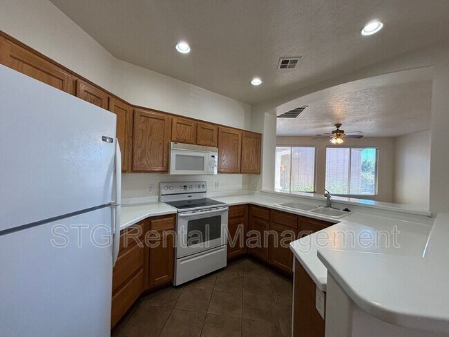 Building Photo - 3753 E Canyon Crest Ave