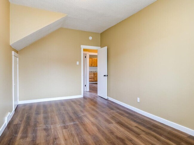 Building Photo - 2319 7th Ave