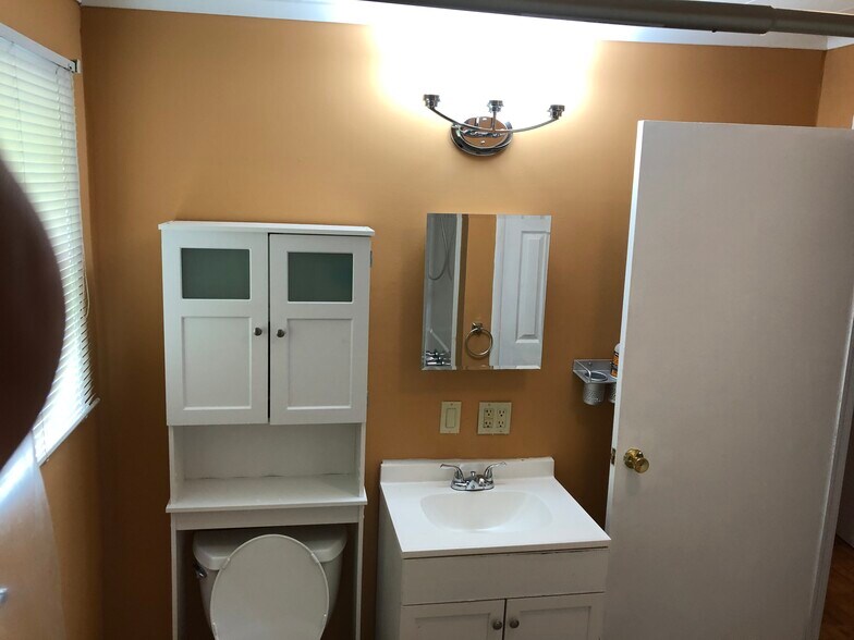 Building Photo - 101 Cochran Ln