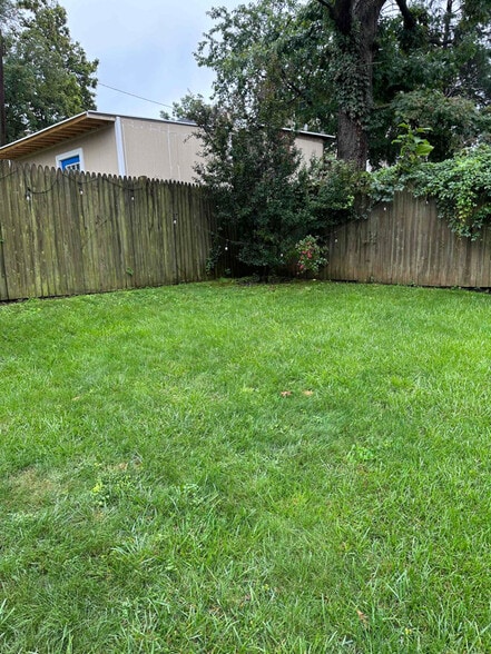 Building Photo - 522 70th St