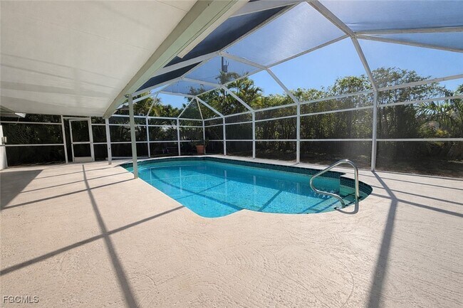 Building Photo - 1010 SE 43rd Terrace