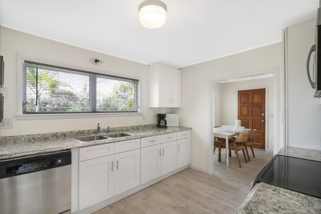 Building Photo - 53 Barry Ave