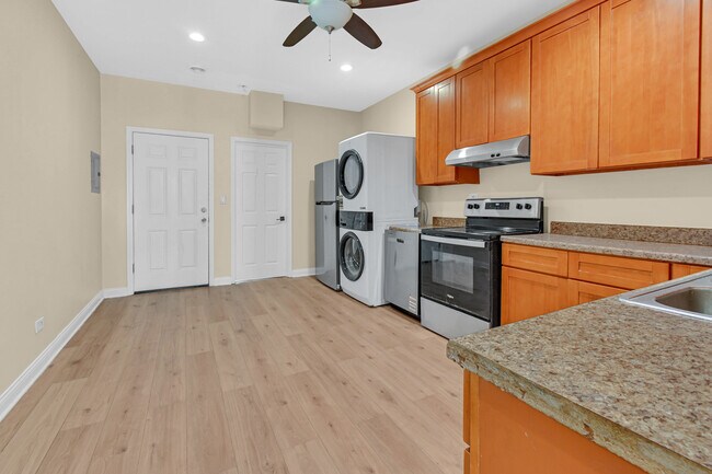 Building Photo - 3056 N Drake Ave