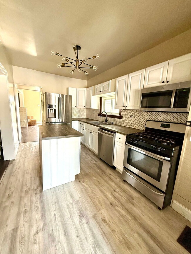 Building Photo - 219 Mt Joy St